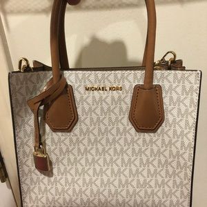 Michael Kors médium size purse